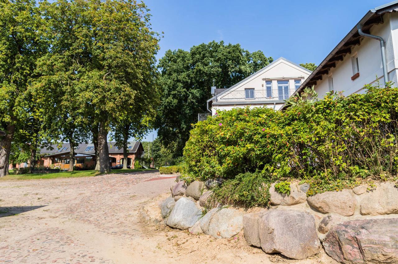 Gutshof Gross Behnkenhagen Apartment Exterior photo